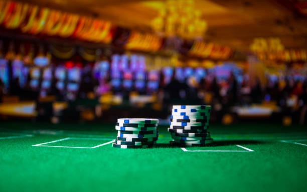 pola live-dealer table on mobile phone screen showing blackjack studio